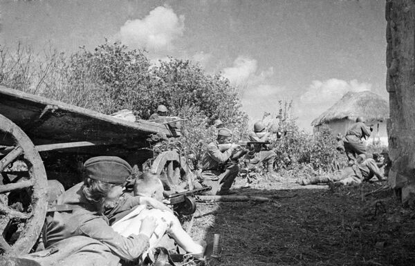 نیروهای شوروی برای برقراری کنترل بر منطقه ای پرجمعیت در جبهه قفقاز جنگیدند. - اسپوتنیک ایران  