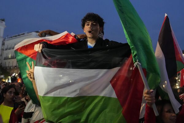 تجمع طرفداران فلسطین در مادرید اسپانیا. - اسپوتنیک ایران  