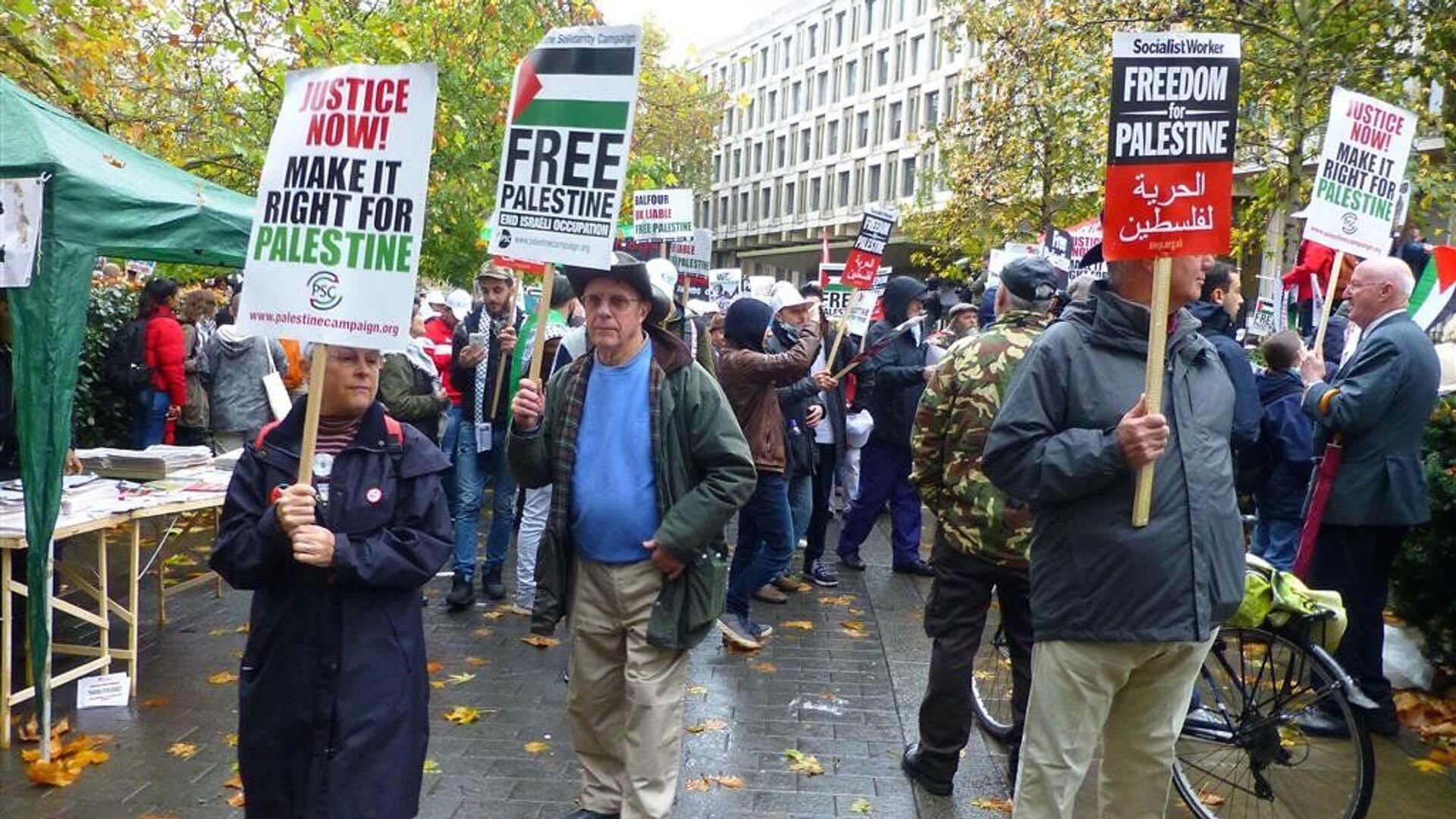 Участники акции и марша в поддержку палестинцев в Лондоне, Великобритания - اسپوتنیک ایران  , 1920, 14.10.2023