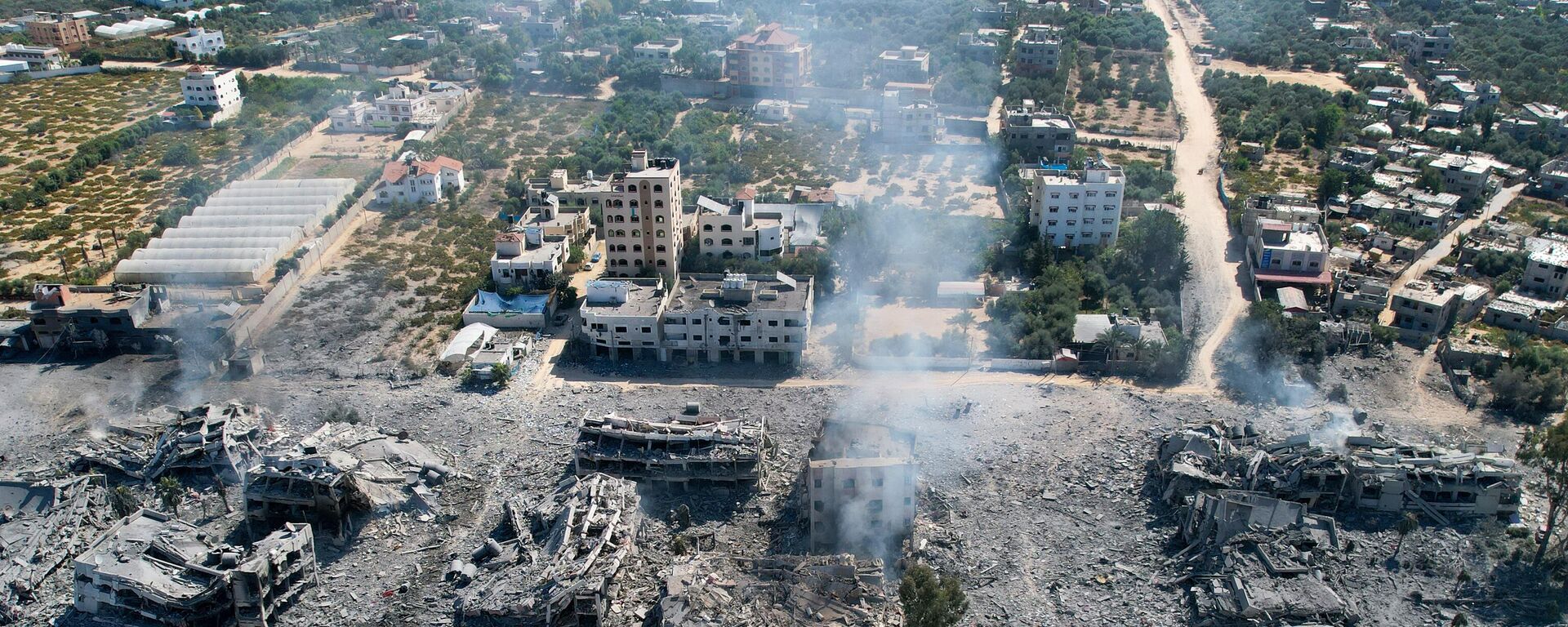 Вид с высоты птичьего полета на разрушенные здания в городе аль-Захра к югу от города Газа - اسپوتنیک ایران  , 1920, 29.10.2023