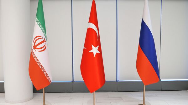 Флаги Ирана, Турции и России на полях 77-й сессии Генассамблеи ООН - اسپوتنیک ایران  