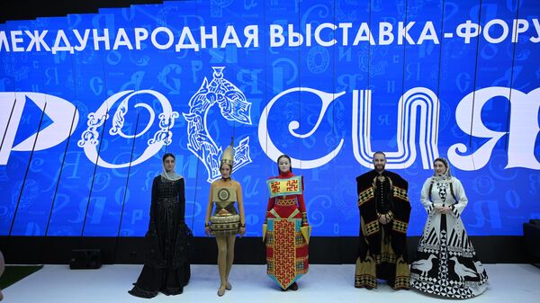 Участники выставки в национальных костюмах, Россия - اسپوتنیک ایران  