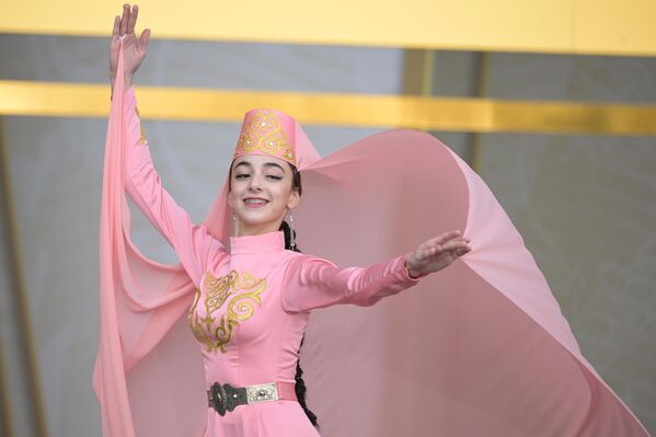 نمایشگاه بین المللی &quot;روسیه&quot;،مسابقه بین المللی خلاقیت کودکان و نوجوانان &quot;رز بادها&quot; گروه رقص محلی &quot;ارفان&quot;، شهر ولادیقفقاز - اسپوتنیک ایران  
