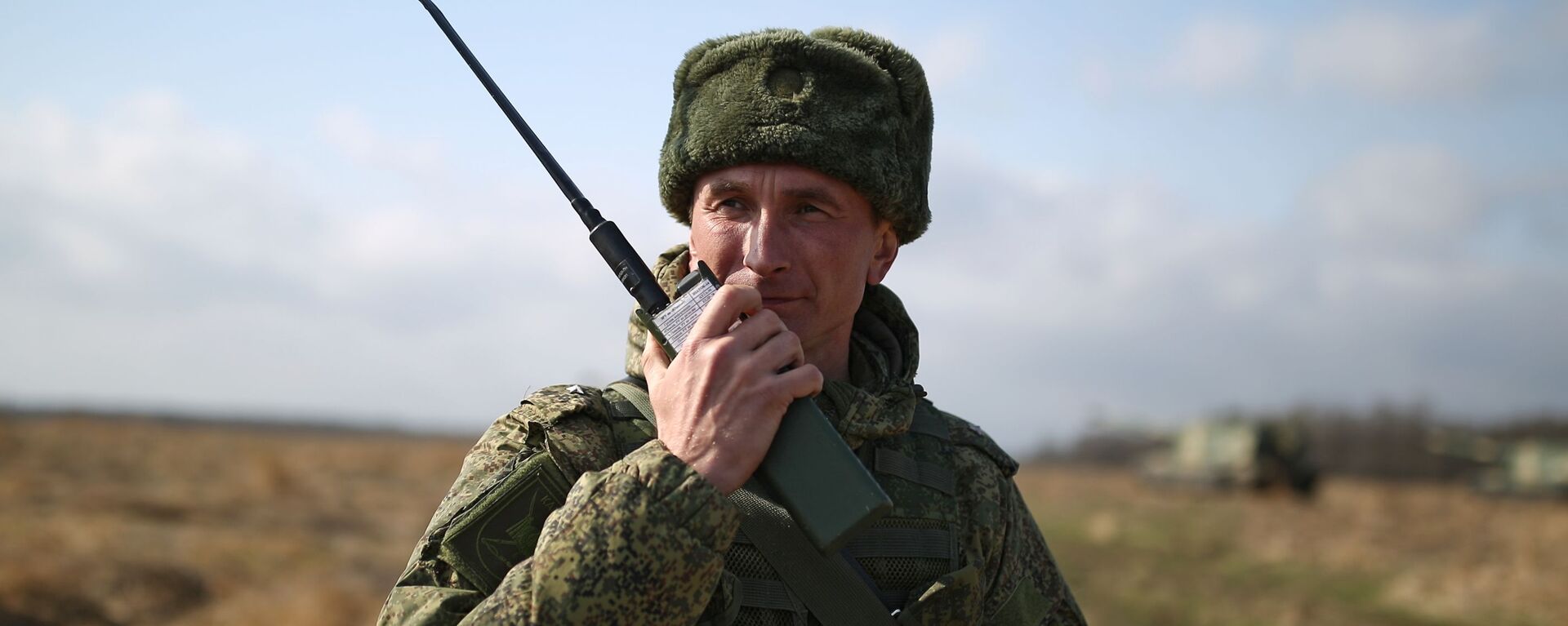 Артиллерист воссозданной 227-й  Таллинской Краснознаменной, ордена Суворова артиллерийской бригады Южного военного округа во время учений на полигоне Молькино в Краснодарском крае - اسپوتنیک ایران  , 1920, 29.11.2023