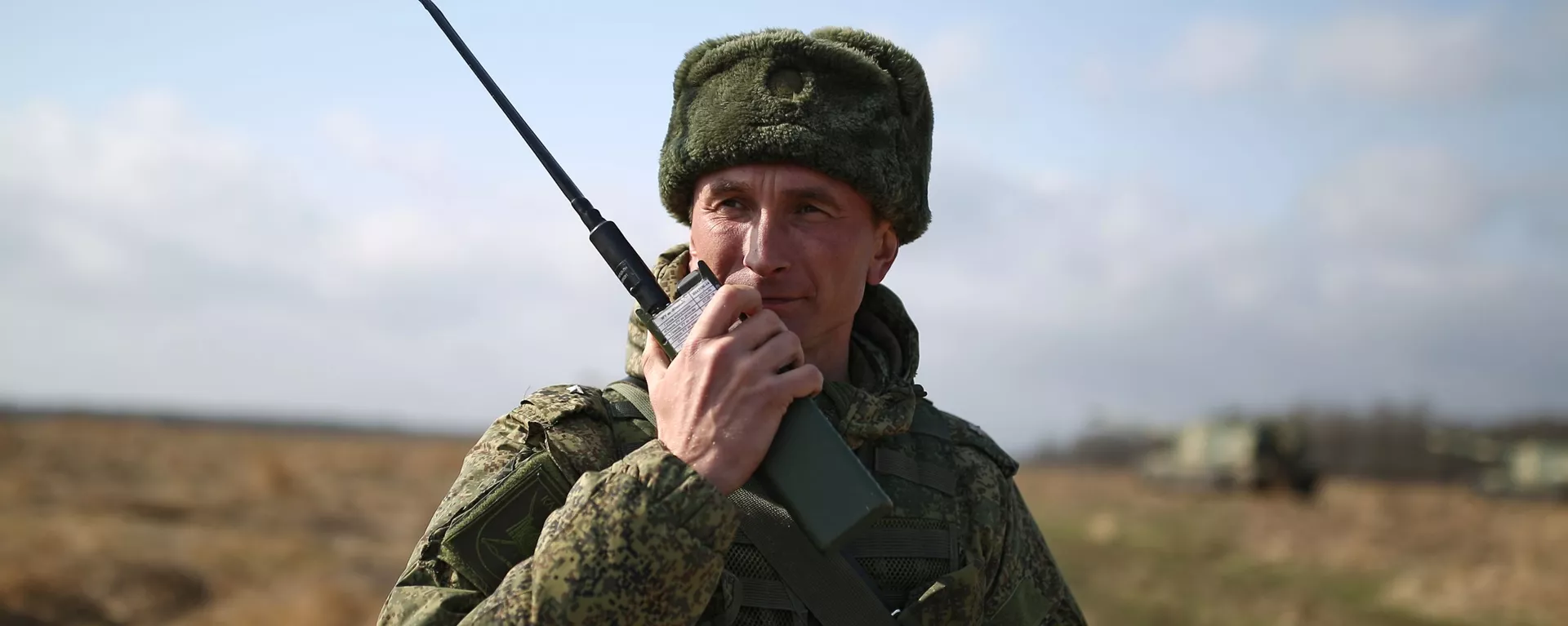 Артиллерист воссозданной 227-й  Таллинской Краснознаменной, ордена Суворова артиллерийской бригады Южного военного округа во время учений на полигоне Молькино в Краснодарском крае - اسپوتنیک ایران  , 1920, 29.11.2023