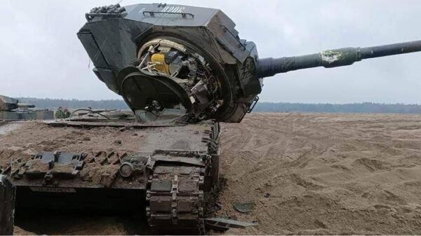 Leopard 2 with its turret ripped off after an accident during training by Ukrainian tankers in western Poland.  - اسپوتنیک ایران  