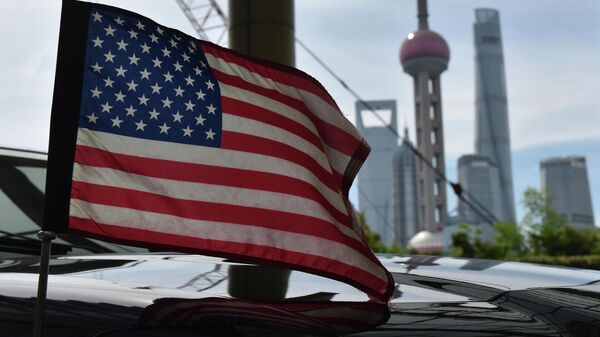 پرچم آمریکا روی ماشین کنسولگری امریکا در شانگهای - اسپوتنیک ایران  