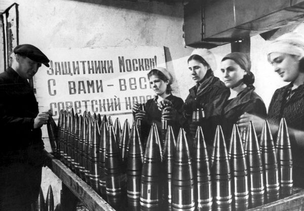 جنگ بزرگ میهنی 1941-1945. تولید مهمات در یکی از کارخانه های مسکو. - اسپوتنیک ایران  