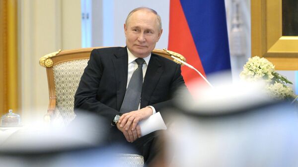 Президент РФ Владимир Путин во время российско-эмиратских переговоров в Абу-Даби - اسپوتنیک ایران  
