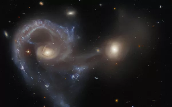 Небесный объект Arp 107, состоящий из пары галактик, находящихся в процессе столкновения Небесный объект Arp 107, состоящий из пары галактик, находящихся в процессе столкновения
