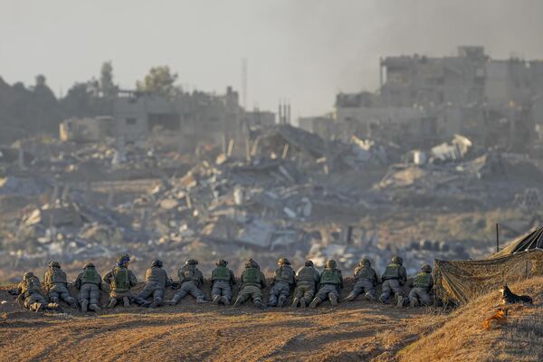 نظامیان اسرائیلی در نزدیکی مرز نوار غزه در جنوب اسرائیل مواضع می گیرند، دوشنبه، 11 دسامبر 2023 - اسپوتنیک ایران  