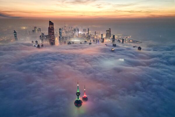 نمایی از برج ها و آسمان خراش های کویت در میان ابرها. 10 دسامبر 2023 - اسپوتنیک ایران  
