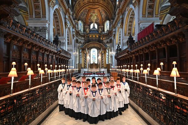 گروه کر در کلیسای جامع لندن در مراسم کریسمس. - اسپوتنیک ایران  