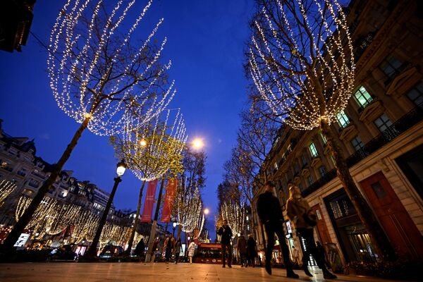تزیینات کریسمس و سال نو در پاریس. - اسپوتنیک ایران  