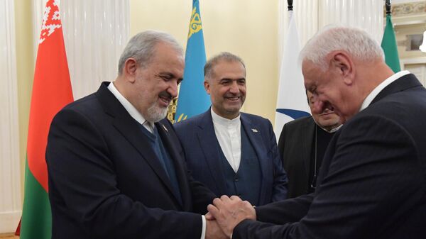 اولین موافقت‌نامه تجارت آزاد ایران با اتحادیه اقتصادی اوراسیا امضا شد - اسپوتنیک ایران  