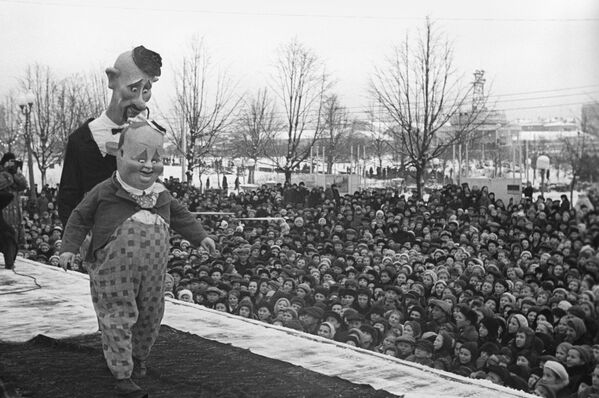 هنرنمایی تئاتر مردمی در مسکو در دهه 1940. - اسپوتنیک ایران  