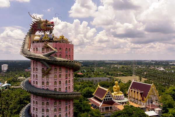 نمای هوایی گرفته شده در 11 سپتامبر  2020 از معبد بودایی وات سامفران (معبد اژدها) را در ناخون پاتوم، حدوداً 40 کیلومتری غرب بانکوک - اسپوتنیک ایران  