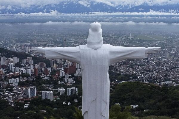 تصویر هوایی مجسمه کریستو ری (مسیح پادشاه) در حین بازسازی آن در کالی، کلمبیا. 18 نوامبر 2023 - اسپوتنیک ایران  