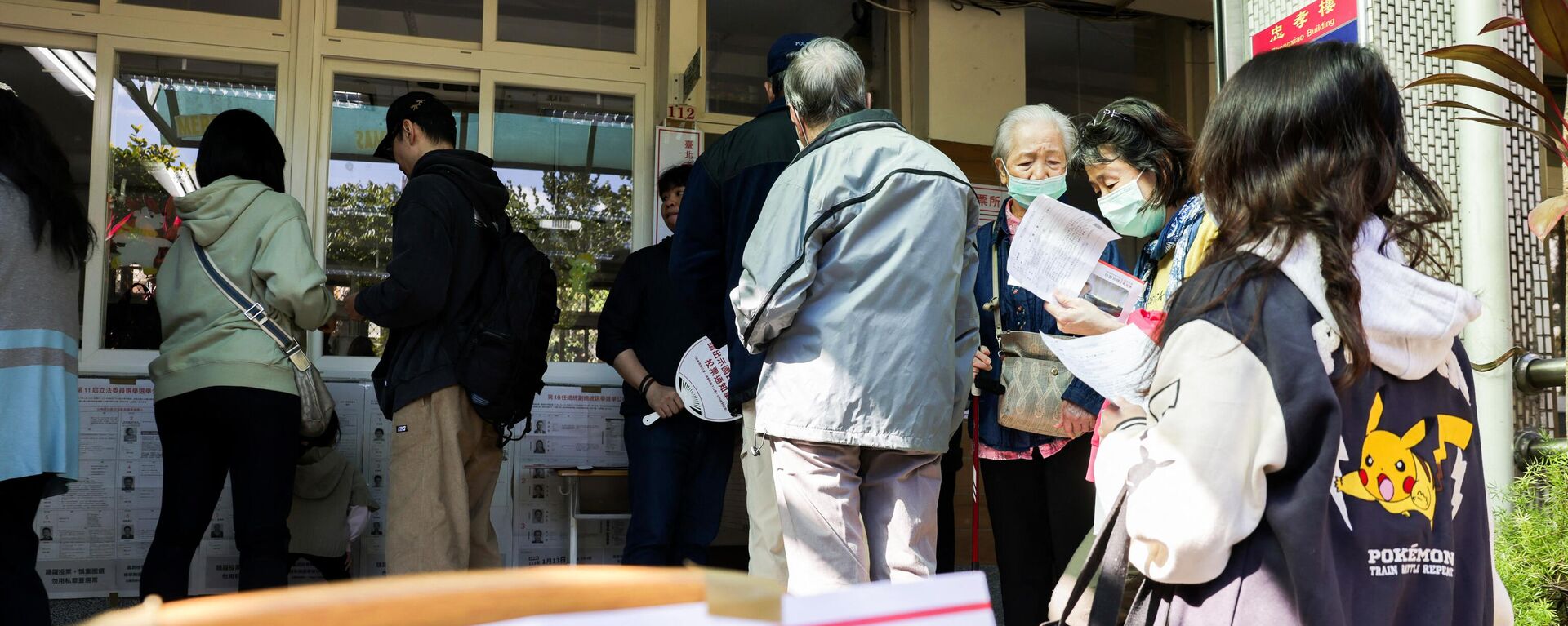 Люди стоят в очереди на избирательный участок в Тайване - اسپوتنیک ایران  , 1920, 13.01.2024