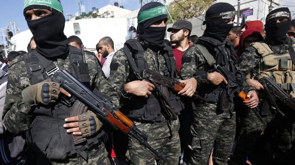 Palestinian militants of the Islamist movement Hamas' military wing Al-Qassam Brigades, attend the funeral of seven Palestinians, killed during an Israeli special forces operation in the Gaza Strip, on November 12, 2018, in Khan Younis - اسپوتنیک ایران  