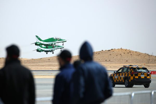 هنرنمایی جنگنده های نیروی هوایی سلطنتی عربستان در دومین نمایشگاه جهانی دفاع ریاض. - اسپوتنیک ایران  