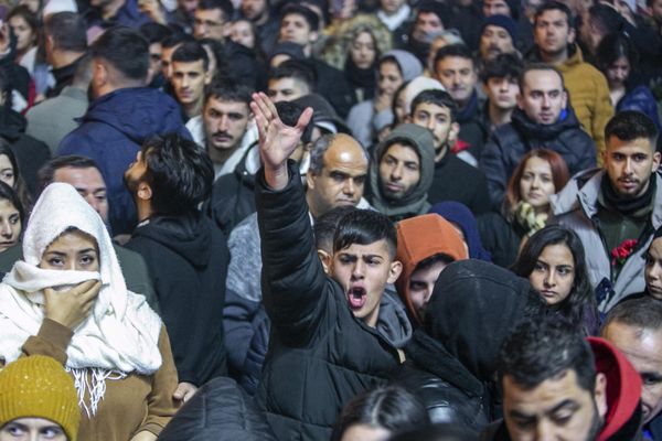 مراسم اولین سالگرد زلزله در آنتاکیا. یک دقیقه سکوت. - اسپوتنیک ایران  