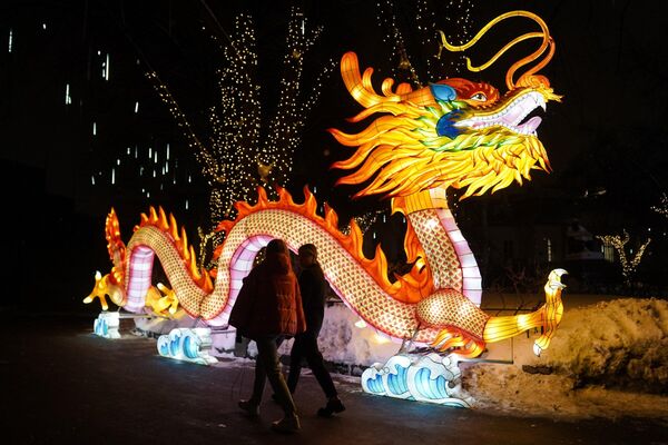 تزئینات جالب در خیابان های مسکو در چارچوب جشنواره سال نوی چینی در پایتخت روسیه - اسپوتنیک ایران  