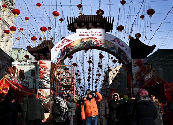 بازدیدکنندگان در جشنواره سال نو چینی در مسکو - اسپوتنیک ایران  