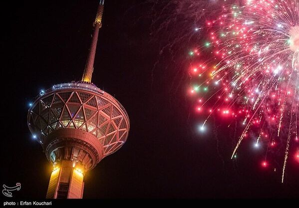 Фейерверк в честь 45-летней годовщины Исламской революции в Тегеране - اسپوتنیک ایران  