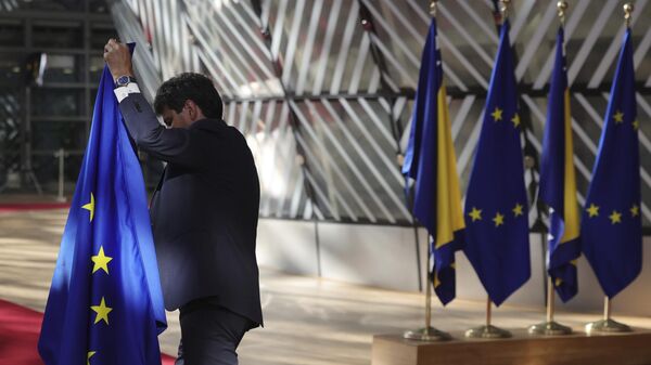 Флаги Украины и ЕС в здании Европейского парламента в Брюсселе. Архивное фото - اسپوتنیک ایران  