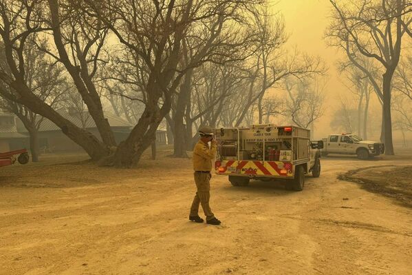 آتش نشانان به محل آتش سوزی در تگزاس آمدند. سه شنبه، 27 فوریه 2024. - اسپوتنیک ایران  