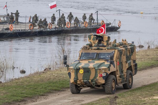 خودروهای زرهی «ووران» ترکیه هنگام شرکت در رزمایش نظامی ناتو «دراگون -24» در شمال لهستان. - اسپوتنیک ایران  