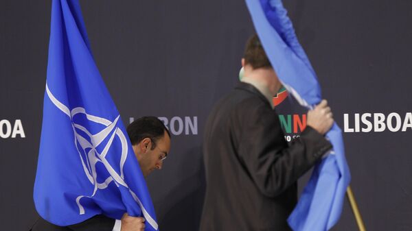 The flags are taken down at the Nato summit in Lisbon, Portugal which ended late Saturday Nov 20 2010 - اسپوتنیک ایران  