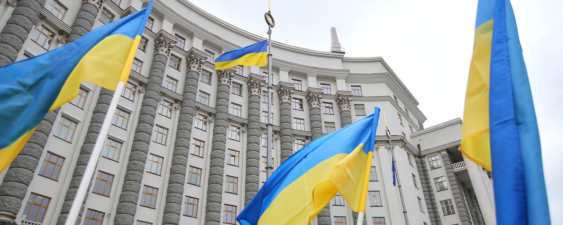 Флаги у здания правительства Украины в Киеве - اسپوتنیک ایران  , 1920, 09.03.2024