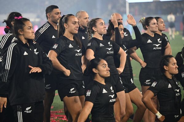بازیکنان نیوزلند پس از پیروزی در فینال راگبی هفت زن &quot;اچ اس بی سی&quot; مقابل استرالیا در لس آنجلس. - اسپوتنیک ایران  