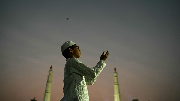 دعای مسلمان در هند - اسپوتنیک ایران  