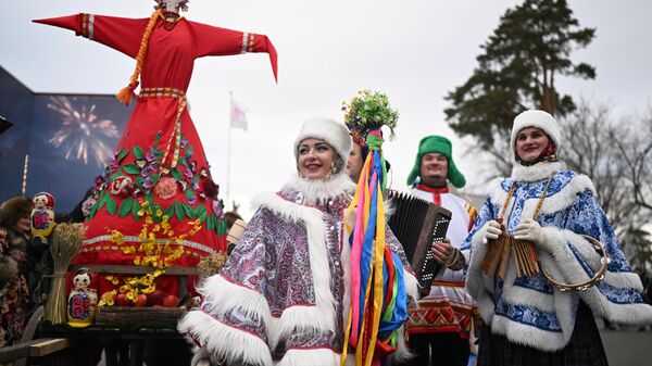 راهپیمایی خیابانی به افتخار آغاز جشن روسی ماسلنیتسا  در مسکو - اسپوتنیک ایران  