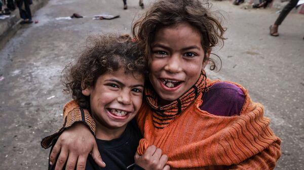 کودکان در اردوگاهی در شهر رفح در نوار غزه - اسپوتنیک ایران  