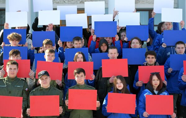 شرکت کنندگان در  دهمین سالگرد الحاق   کریمه و سواستوپل با روسیه  در تاتارستان - اسپوتنیک ایران  