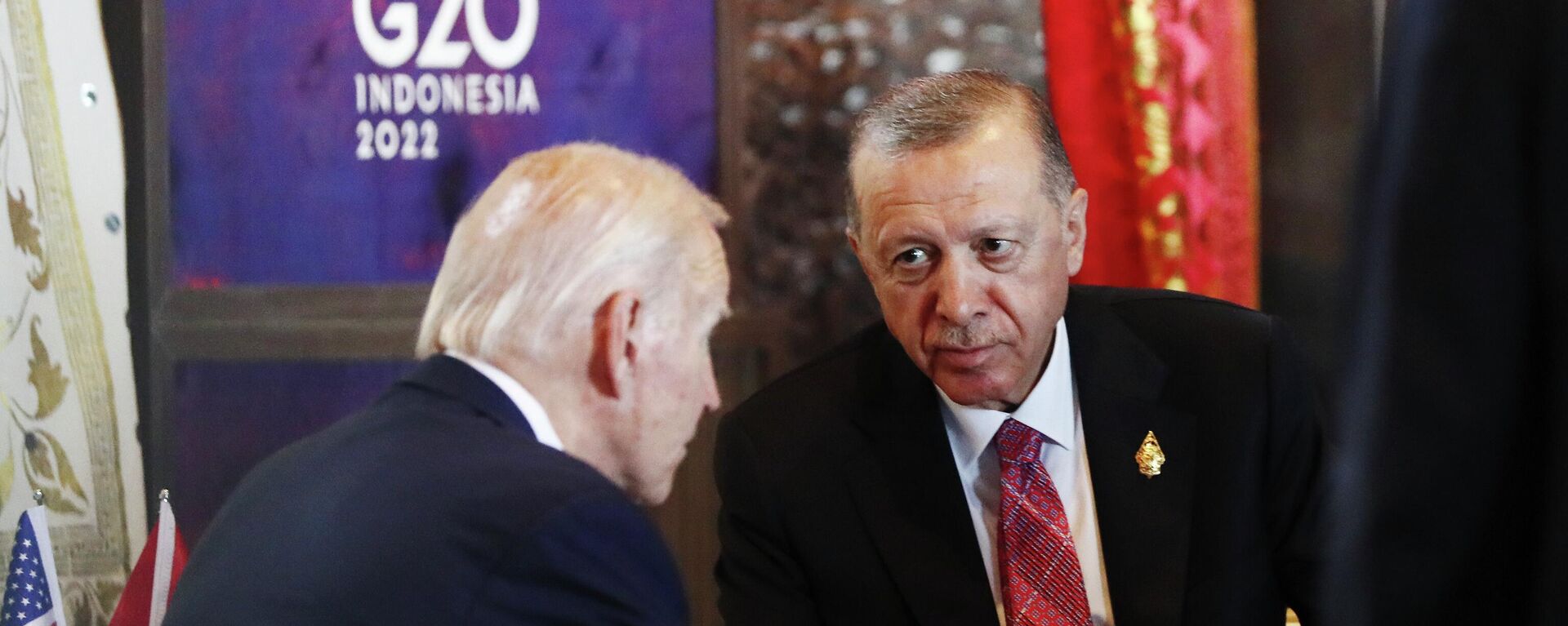 Президент США Джо Байден и президент Турции Тайип Эрдоган во время саммита лидеров G20, Индонезия - اسپوتنیک ایران  , 1920, 20.03.2024