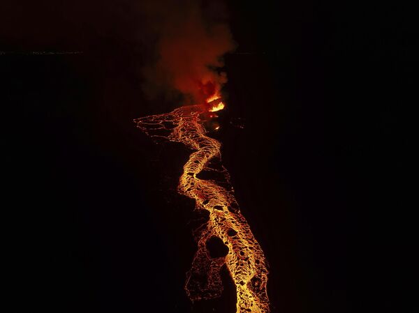 فوران آتشفشانی در نزدیکی گرینداویک، ایسلند. - اسپوتنیک ایران  