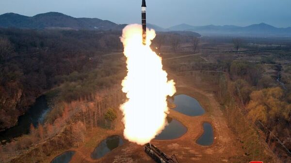 کره شمالی به سمت دریای ژاپن موشک بالستیک پرتاب کرد - اسپوتنیک ایران  