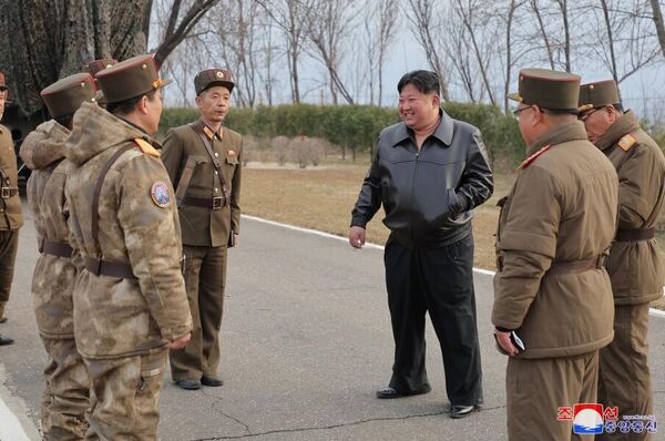 کره شمالی اعلام کرد روز سه شنبه یک موشک بالستیک میان برد جدید هایپرسونیک را با موفقیت آزمایش کرد. - اسپوتنیک ایران  