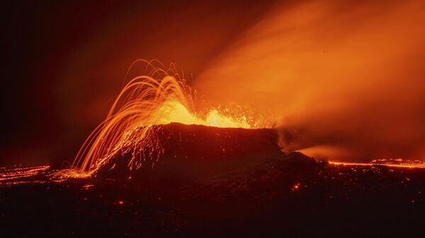 فوران آتشفشان در شبه جزیره ریکیانس در جنوب ایسلند - اسپوتنیک ایران  
