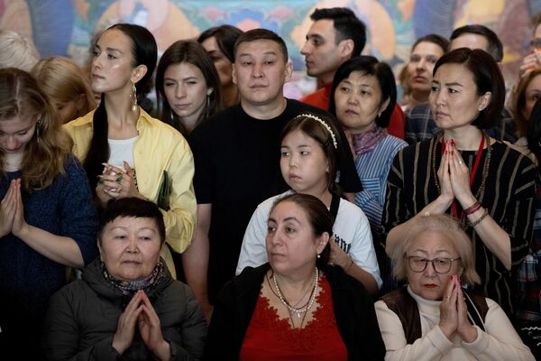 شرکت کنندگان جشنواره بودایی خوش شانسی در مسکو. - اسپوتنیک ایران  
