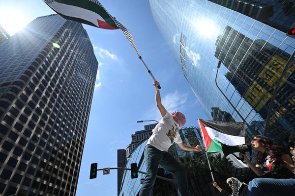 تظاهرکنندگان در جریان تظاهرات &quot;اعتصاب برای غزه&quot; که خواستار آتش بس دائمی در مناقشه اسرائیل و حماس در 15 آوریل 2024 در لس آنجلس شدند. - اسپوتنیک ایران  