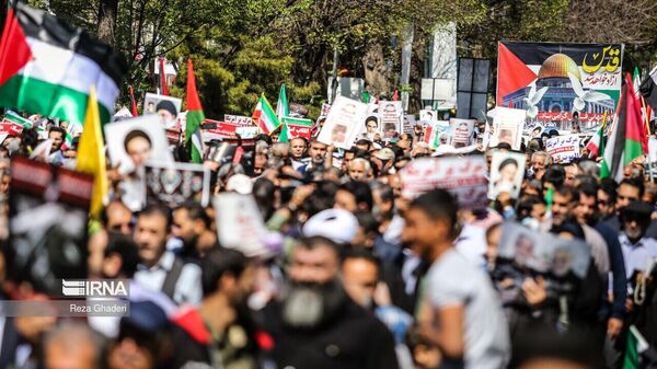راهپیمایی ایرانیان  در حمایت از عملیات وعده‌صادق - اسپوتنیک ایران  