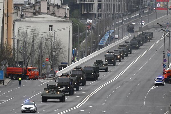 ستون های تجهیزات نظامی در تمرین رژه در مسکو به افتخار هفتاد و نهمین سالگرد پیروزی در جنگ بزرگ میهنی. - اسپوتنیک ایران  