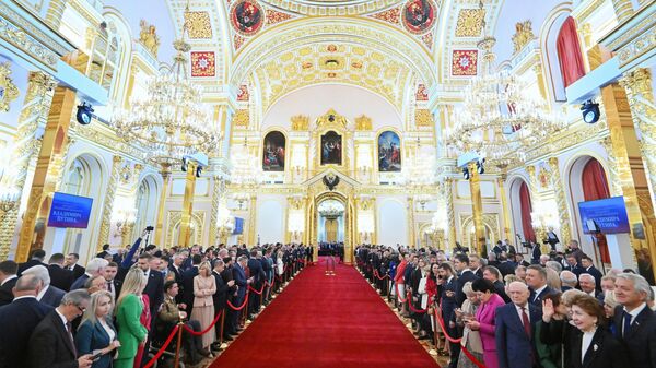Гости перед церемонией инаугурации президента РФ Владимира Путина в Кремле - اسپوتنیک ایران  