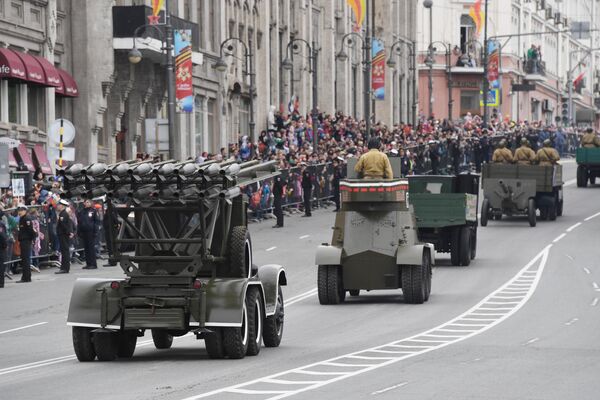 تجهیزات نظامی در رژه نظامی در شهر ولادی وستوک  به افتخار 79مین سالگرد پیروزی در جنگ بزرگ میهنی  - اسپوتنیک ایران  